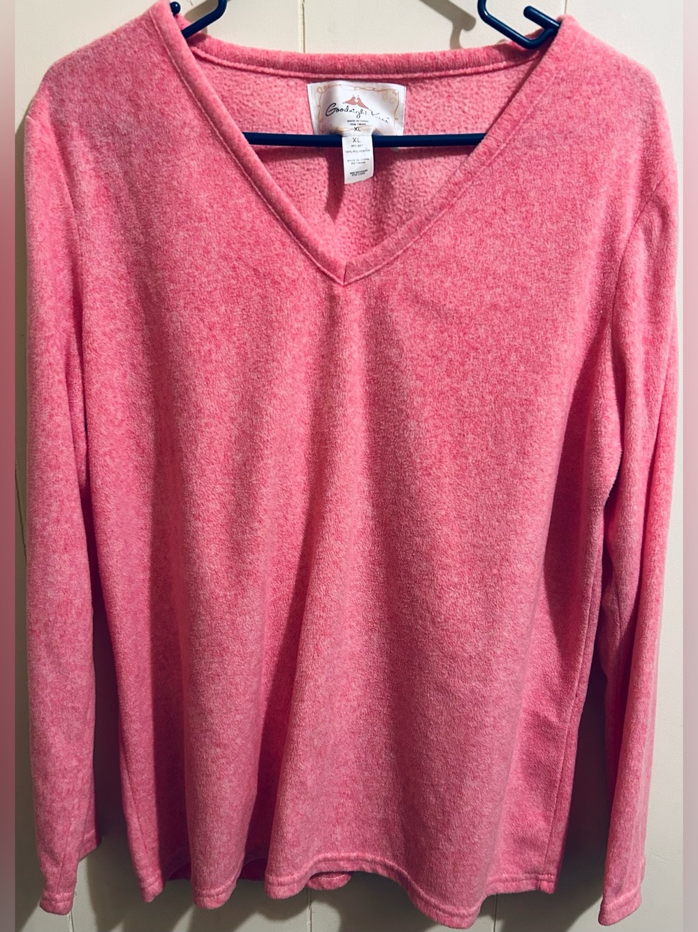 Comfortable Women's Pink V-Neck Long Sleeve Pajama Shirt - Large